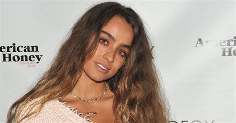 Sommer Ray Drops Palm Tree Bikini Photos to Kick。